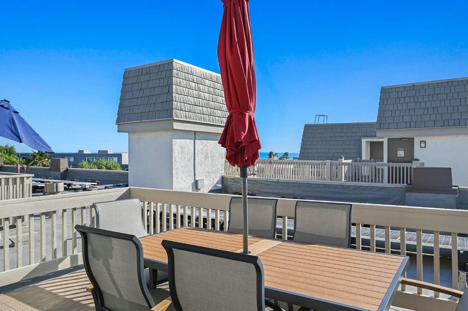B310 - Oceanside Getaway House in Oceanside