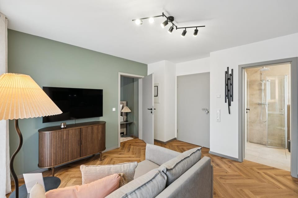 TV and multimedia, Living room, Seating area, Evening entertainment