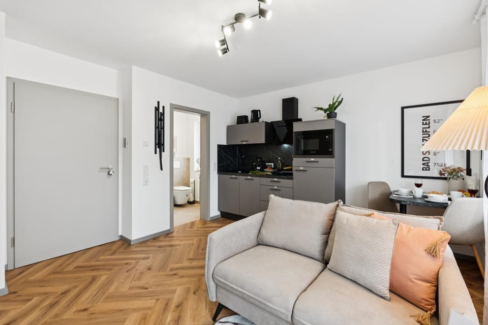 Kitchen or kitchenette, Living room, Seating area, Dining area, oven, stove