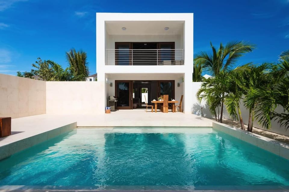 Contemporary Luxury one-bedroom beach villa Villa in The Bight Settlement