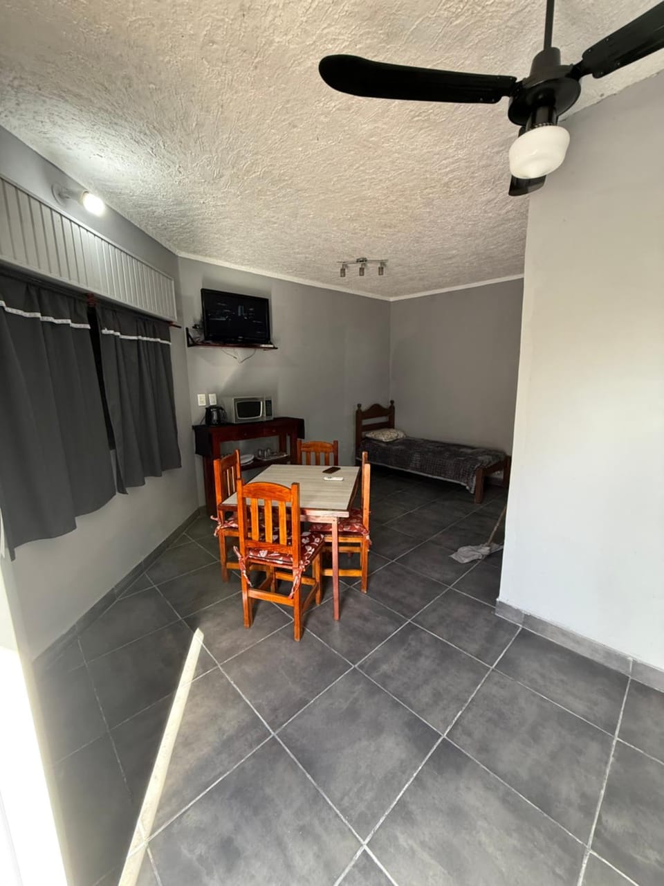 Communal lounge/ TV room, TV and multimedia, Seating area, Dining area