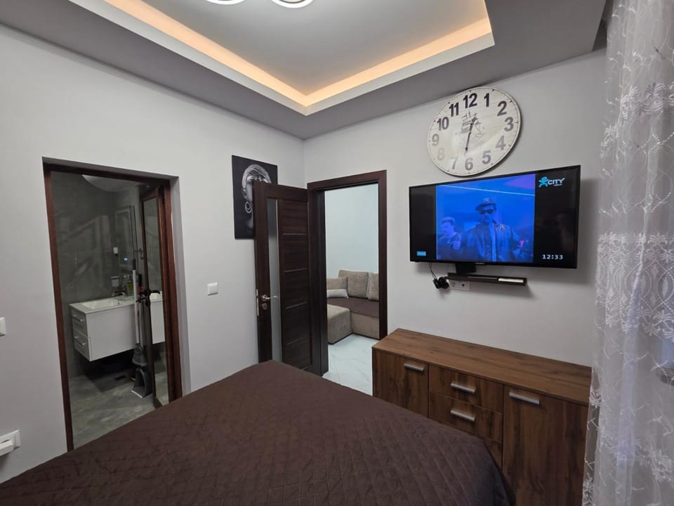 Bed, TV and multimedia, Bedroom, air conditioner