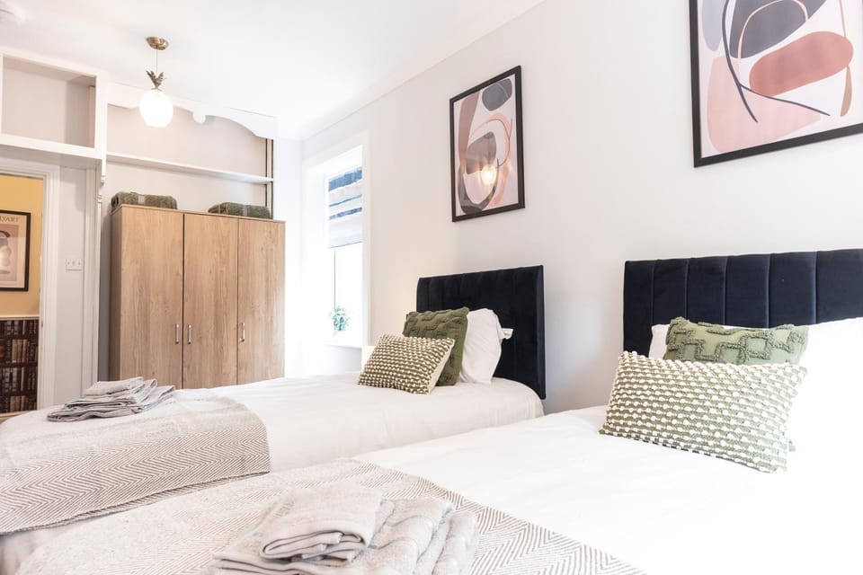 Bed, Photo of the whole room, Bedroom, towels, wardrobe