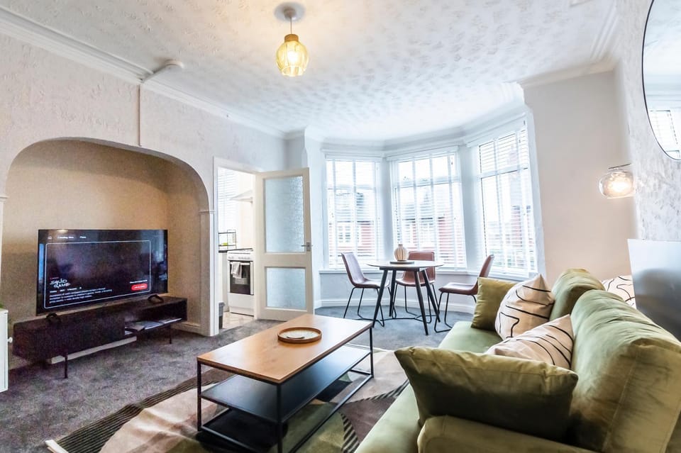 TV and multimedia, Living room, Seating area, Dining area, Evening entertainment