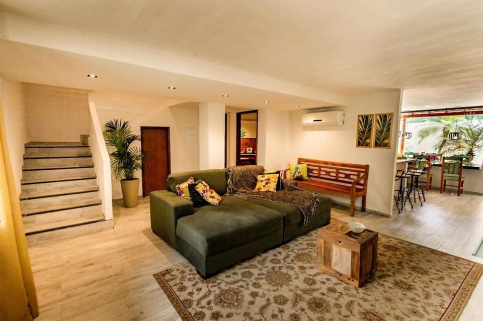 TV and multimedia, Living room, Seating area, air conditioner