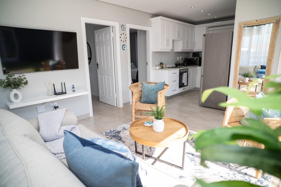 Kitchen or kitchenette, Living room, Seating area, oven, stove