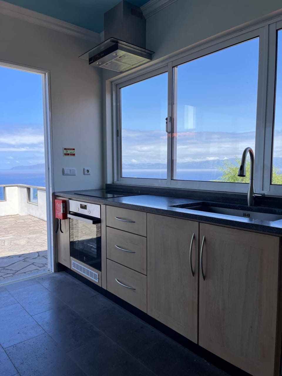 Kitchen or kitchenette, Sea view