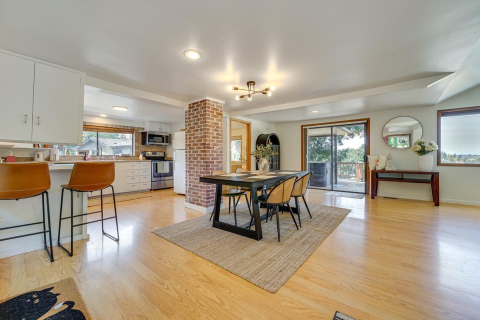 1/2 Mi to Yarrow Bay: Family Home in Kirkland House in Kirkland