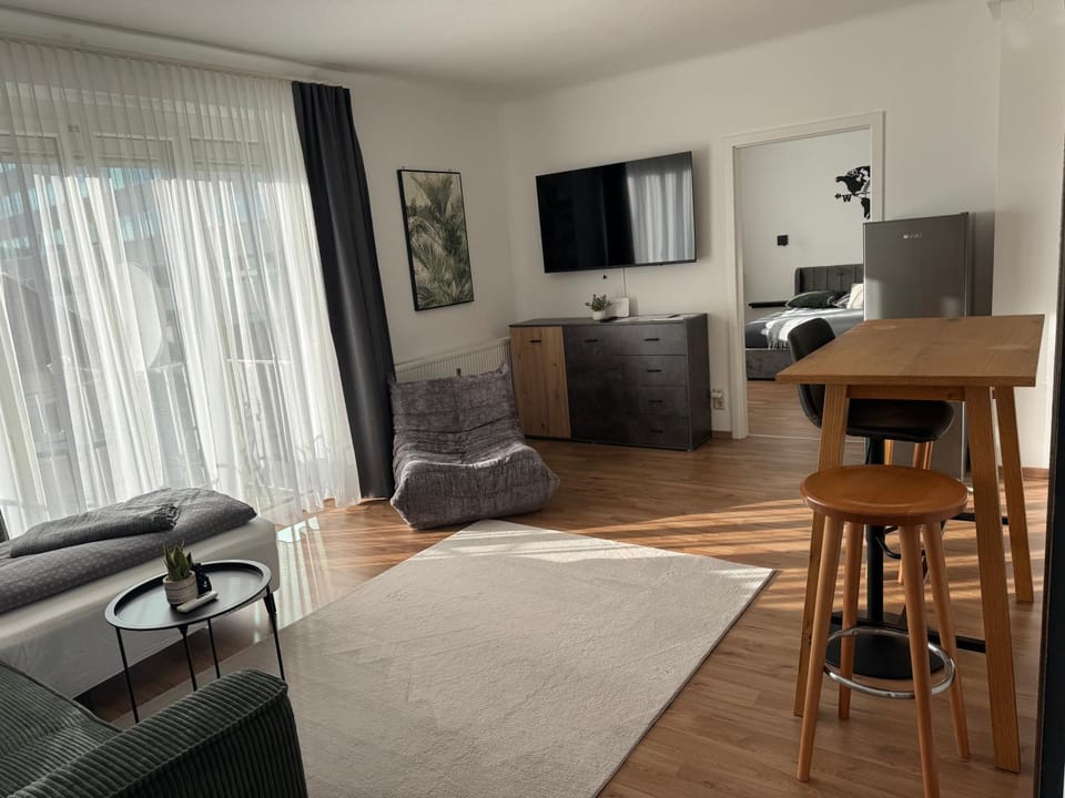 Communal lounge/ TV room, TV and multimedia, Living room, Dining area, Evening entertainment