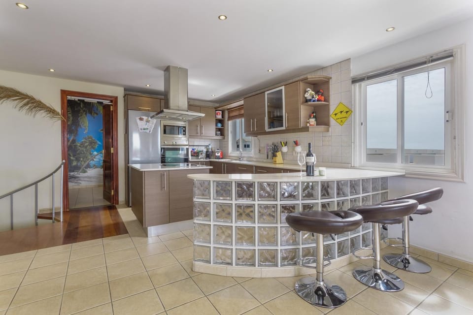 Property building, Kitchen or kitchenette, Living room