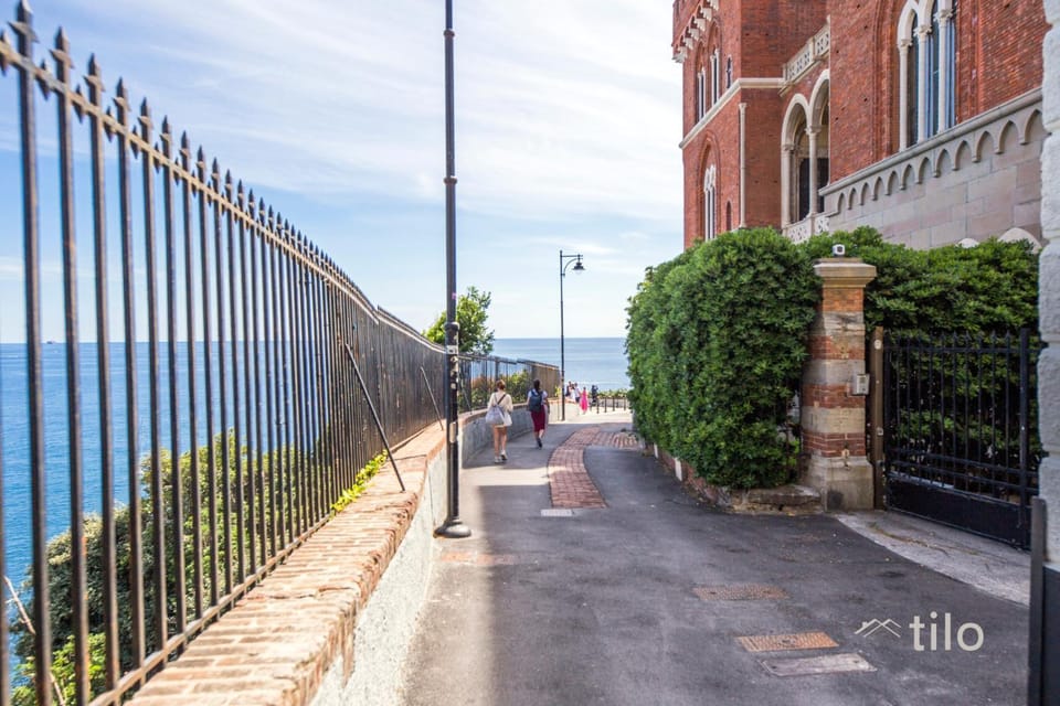 Day, Neighbourhood, Natural landscape, Sea view, Street view