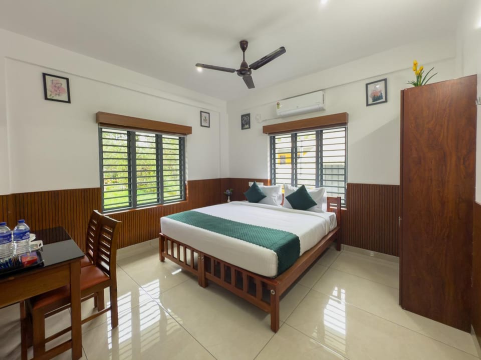 Bed, Photo of the whole room, Bedroom, air conditioner