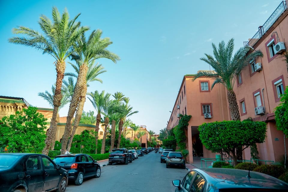 Property building, Spring, Day, Neighbourhood, Street view, Location, Parking