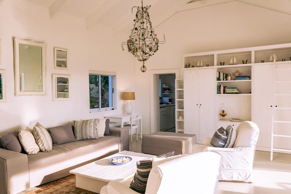 Living room, Seating area, fireplace