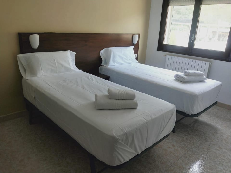Photo of the whole room, Bedroom, towels
