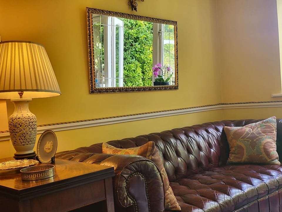 Lounge or bar, Seating area