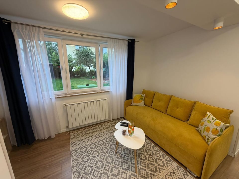 Living room, Seating area, internet