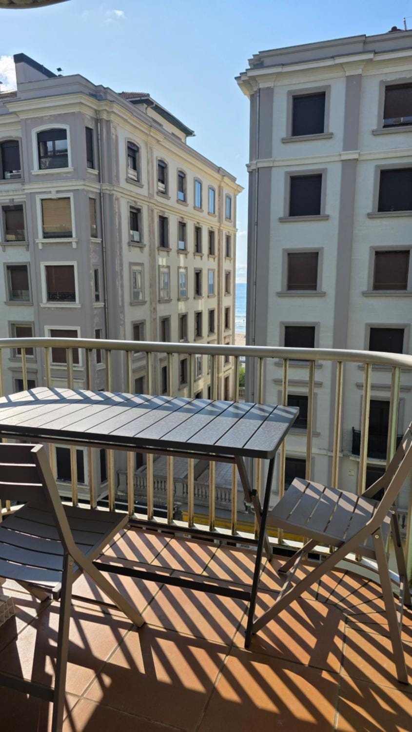 Beach Big Apartment With 3 Rooms Apartment Parking Included Apartment in San Sebastian