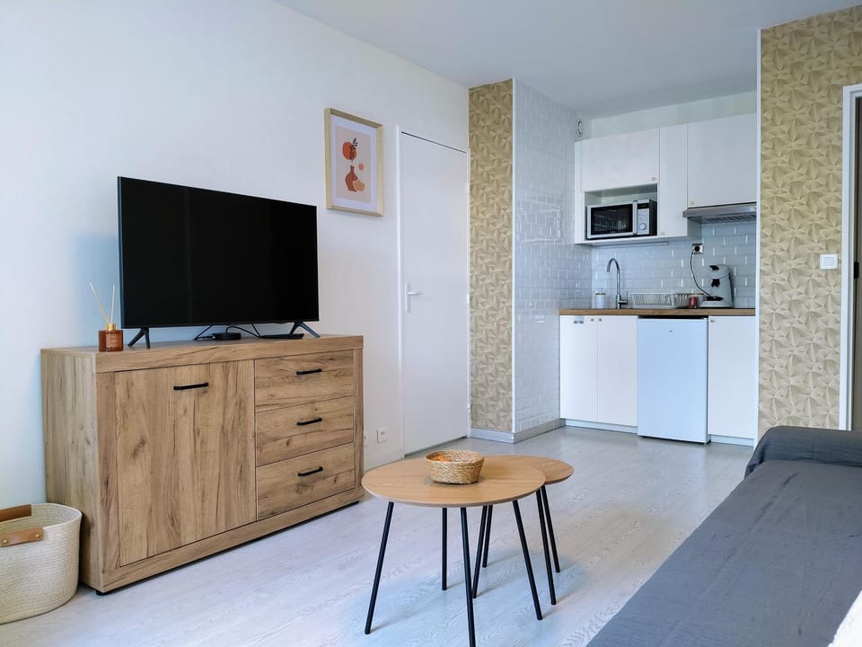 TV and multimedia, Kitchen or kitchenette, Living room