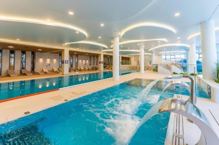 Hot Tub, Swimming pool, Swimming pool