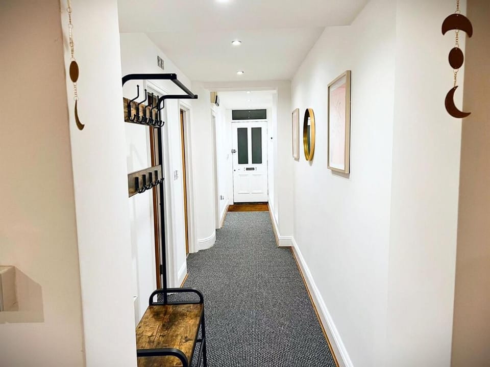 Modern 3 beds Apartment with private garden, Battersea, Central LDN Apartment in London