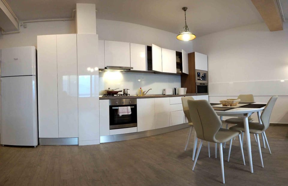 Kitchen or kitchenette, kitchen, kitchen