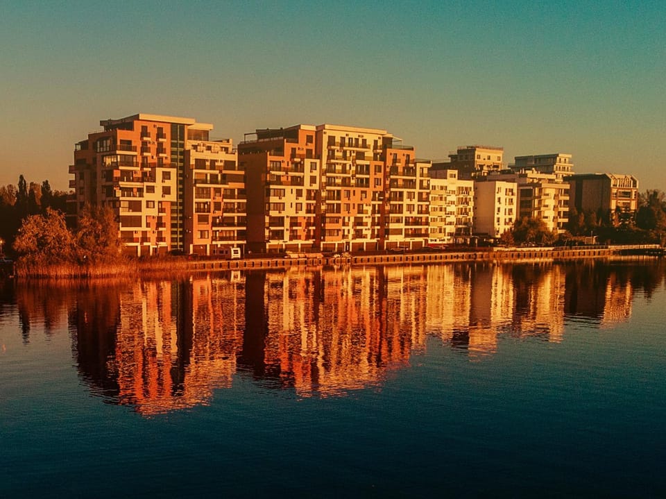 Property building, Natural landscape, Lake view, River view