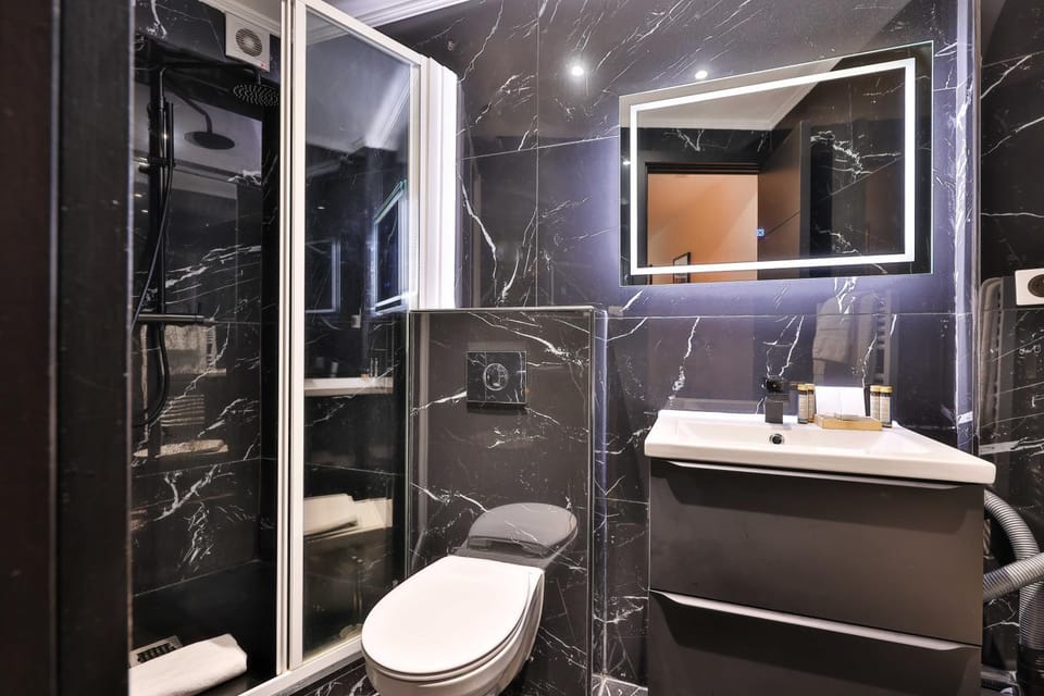 Shower, Toilet, Bathroom