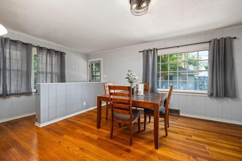 Private Room with Full Bed Cozy and Quiet House in Peoria