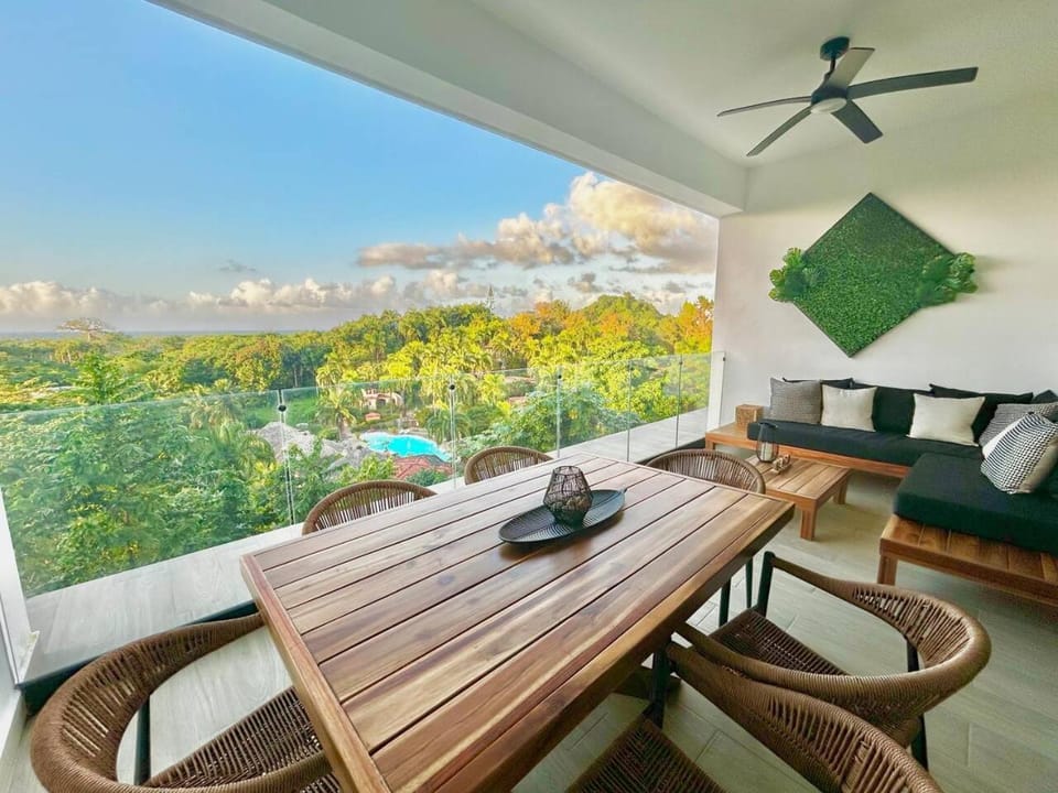 View (from property/room), Balcony/Terrace, Seating area, Dining area, Sea view, internet