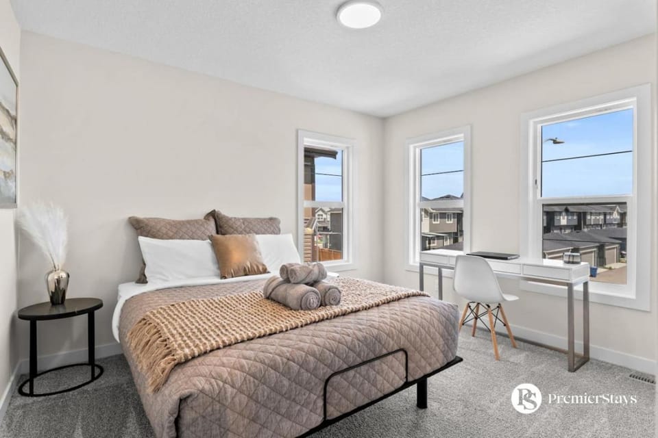 Luxurious Detached House with Private Garage, Lake View, Central AC & More House in Airdrie