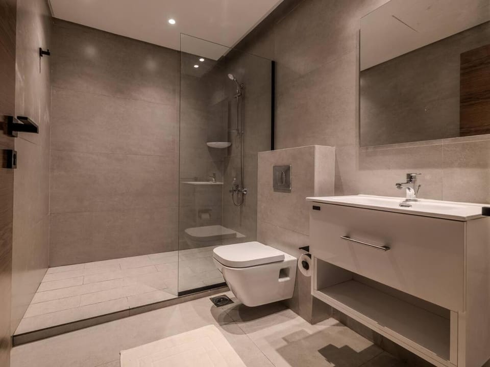 Shower, Toilet, Bathroom, bidet, towels