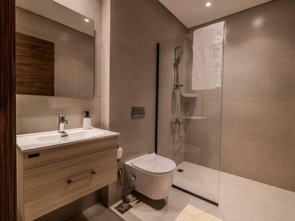 Shower, Toilet, Bathroom, towels