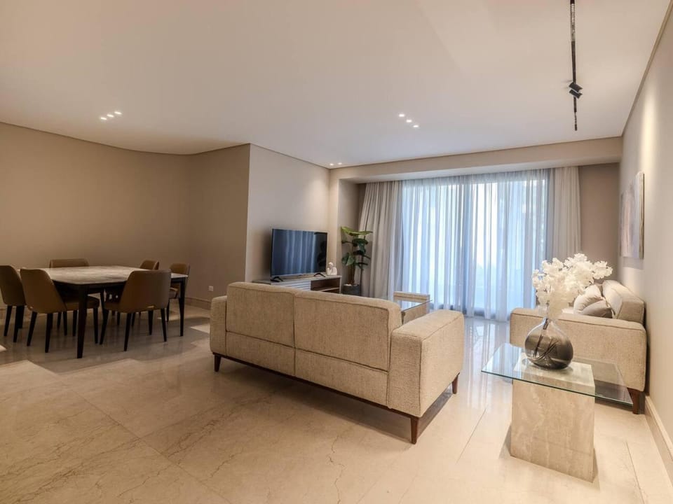 TV and multimedia, Living room, Seating area, Dining area, Evening entertainment