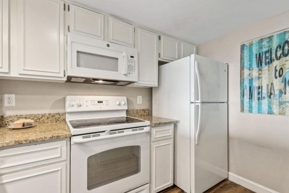 Amelia Surf and Racquet Club Condo - 3rd Floor - Ocean View - Pools - Tennis Courts - Sleeps 8 House in Amelia Island