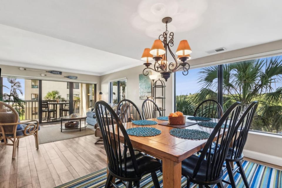 Amelia Surf and Racquet Club Condo - 3rd Floor - Ocean View - Pools - Tennis Courts - Sleeps 8 House in Amelia Island