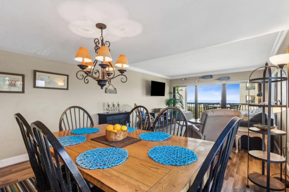 Amelia Surf and Racquet Club Condo - 3rd Floor - Ocean View - Pools - Tennis Courts - Sleeps 8 House in Amelia Island
