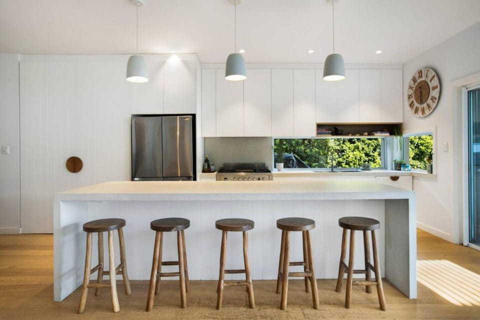 Sunlit Family Oasis with Pool Near to Manly Beach House in Sydney