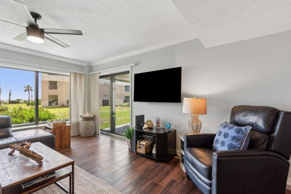 Amelia Surf and Racquet Club Condo - 1st Floor Ocean View - Pools - Tennis Courts - Sleeps 4 House in Amelia Island