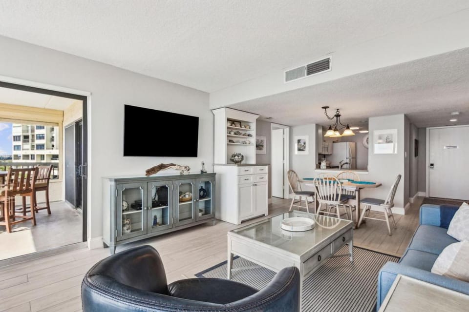 Amelia Surf - Racquet Club Condo - Ocean Front - 4th Floor - Pools - Tennis Courts - Sleeps 6 House in Amelia Island
