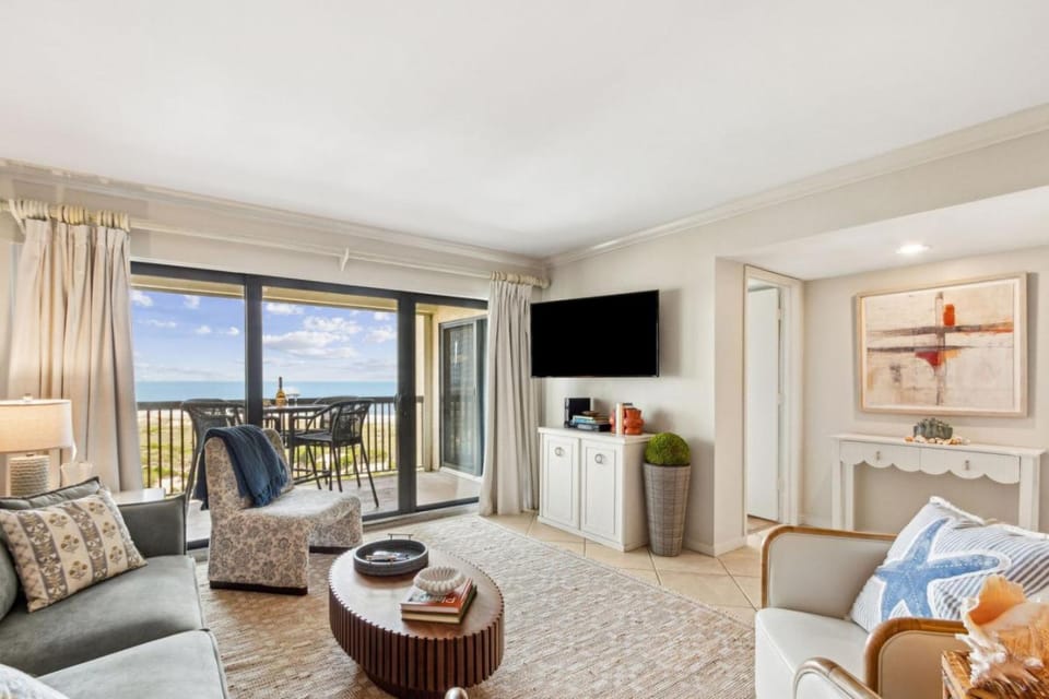 Amelia Surf and Racquet Club Condo - Ocean Front - 5th Floor - Pools - Tennis Courts - Sleeps 6 House in Amelia Island