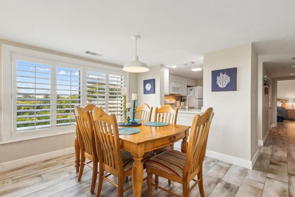 Amelia Surf and Racquet Club Condo - Ocean View - 1st Floor - Pools - Tennis Courts - Sleeps 8 House in Amelia Island