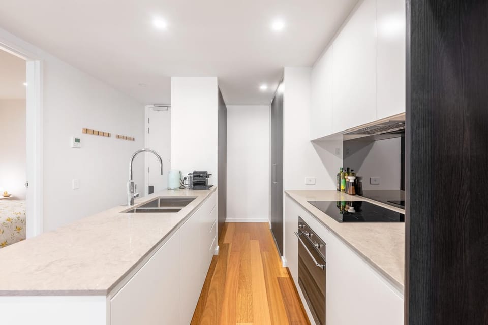 Coffee/tea facilities, Kitchen or kitchenette, oven, stove, toaster