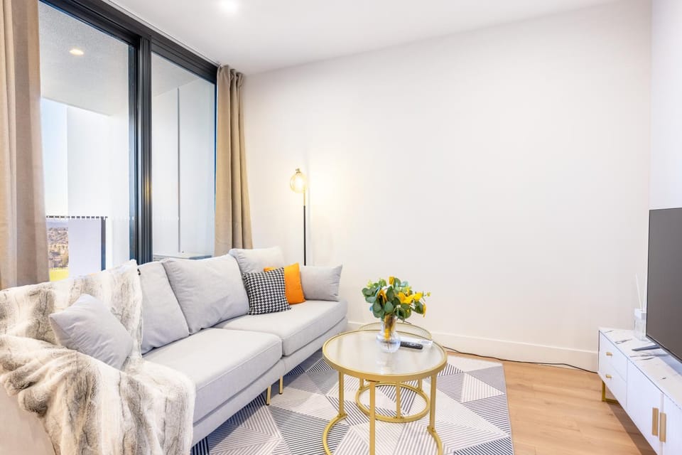 TV and multimedia, Living room, Seating area, Evening entertainment