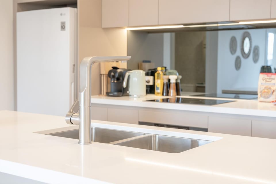 Coffee/tea facilities, Kitchen or kitchenette, stove, toaster