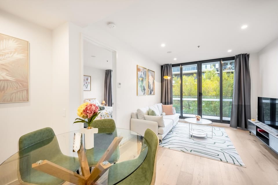 Communal lounge/ TV room, TV and multimedia, Living room, Seating area, Dining area, Evening entertainment