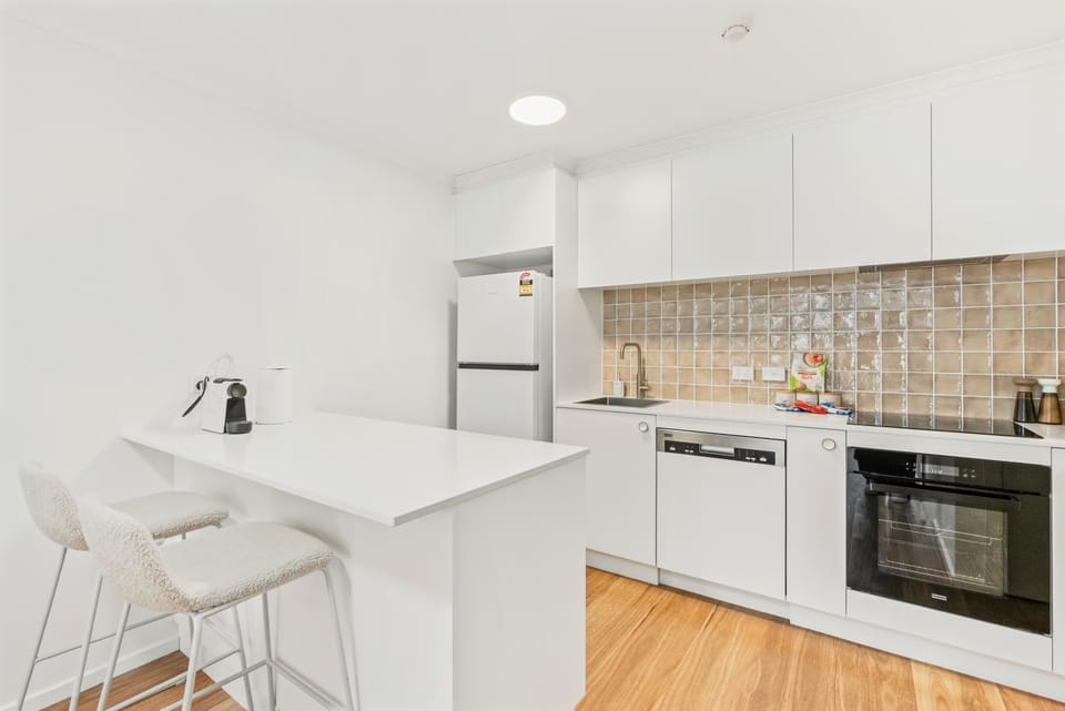 Coffee/tea facilities, Kitchen or kitchenette, oven, stove, toaster