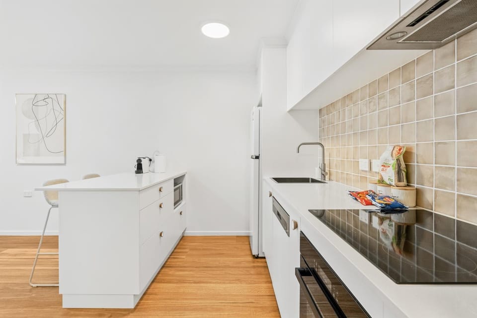 Coffee/tea facilities, Kitchen or kitchenette, oven, stove, toaster
