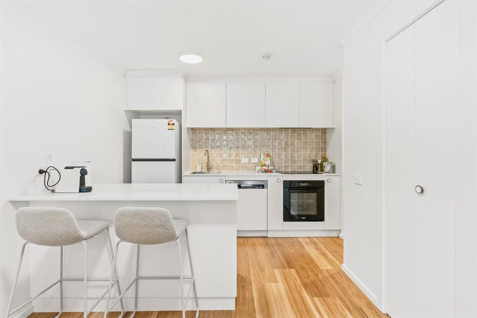 Coffee/tea facilities, Kitchen or kitchenette, oven, stove, toaster