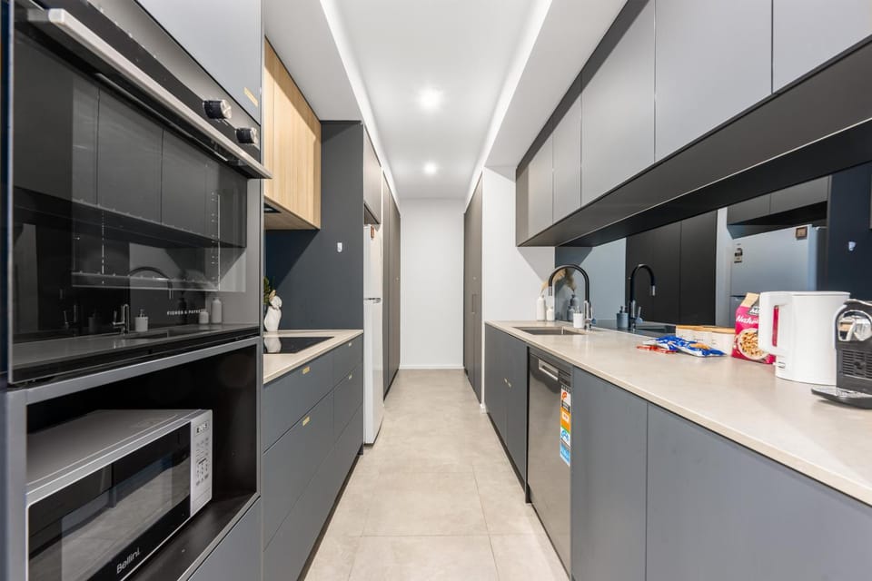 Coffee/tea facilities, Kitchen or kitchenette, dishwasher, microwave, oven, stove